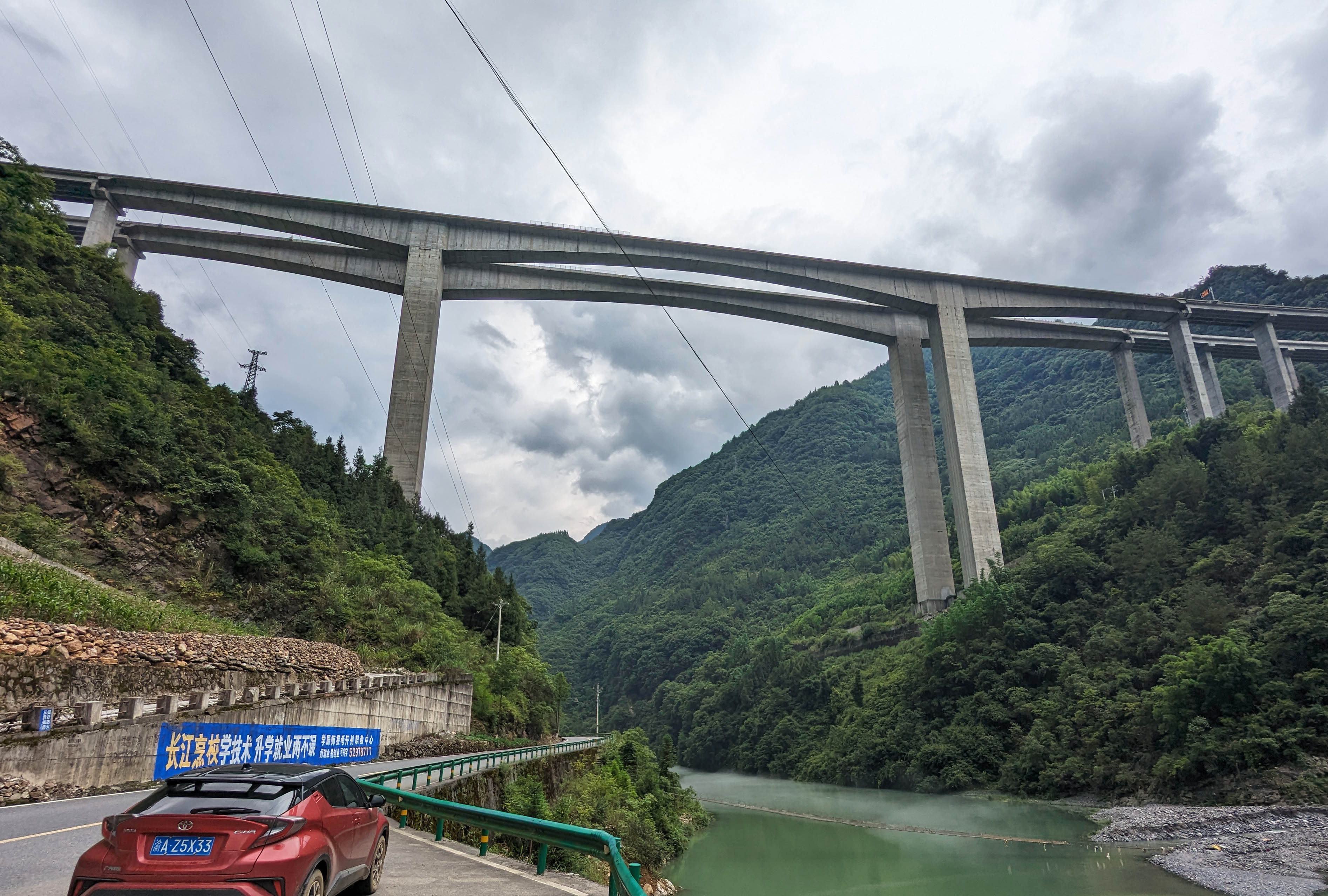 Shuanghekou Bridge ChengkaiWideSky.jpg