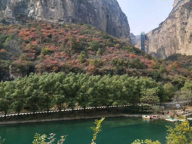 Yunmengshan GlassLakeBoats.jpg