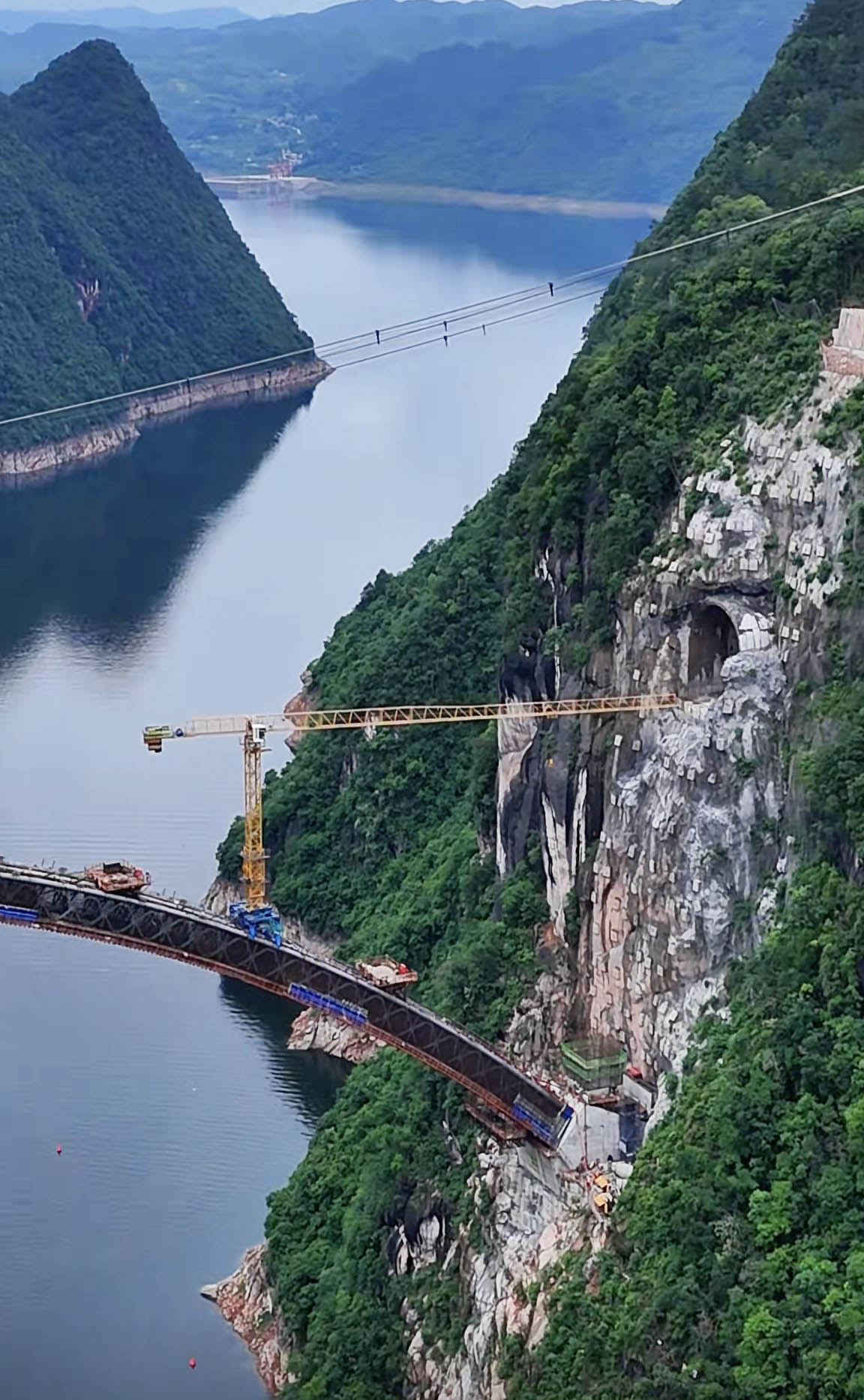 File:Jiangjiehe RailwayYellowCrane.jpg