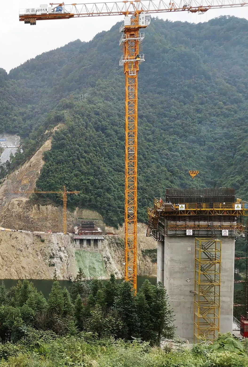 Qingshuijiang Bridge JianrongCrane.jpg
