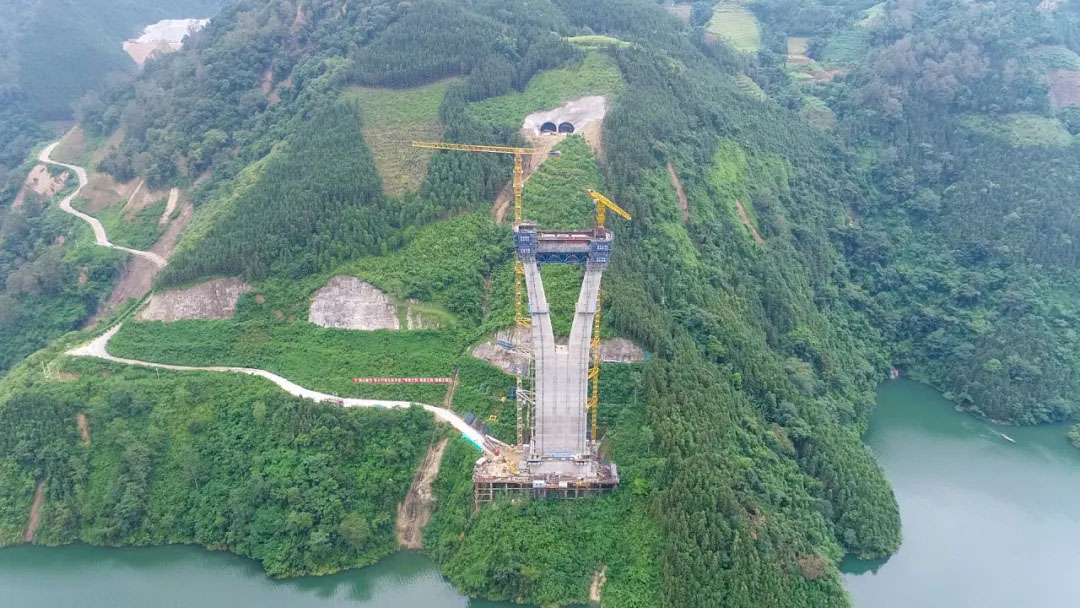 MalutangTowerBottom.jpg
