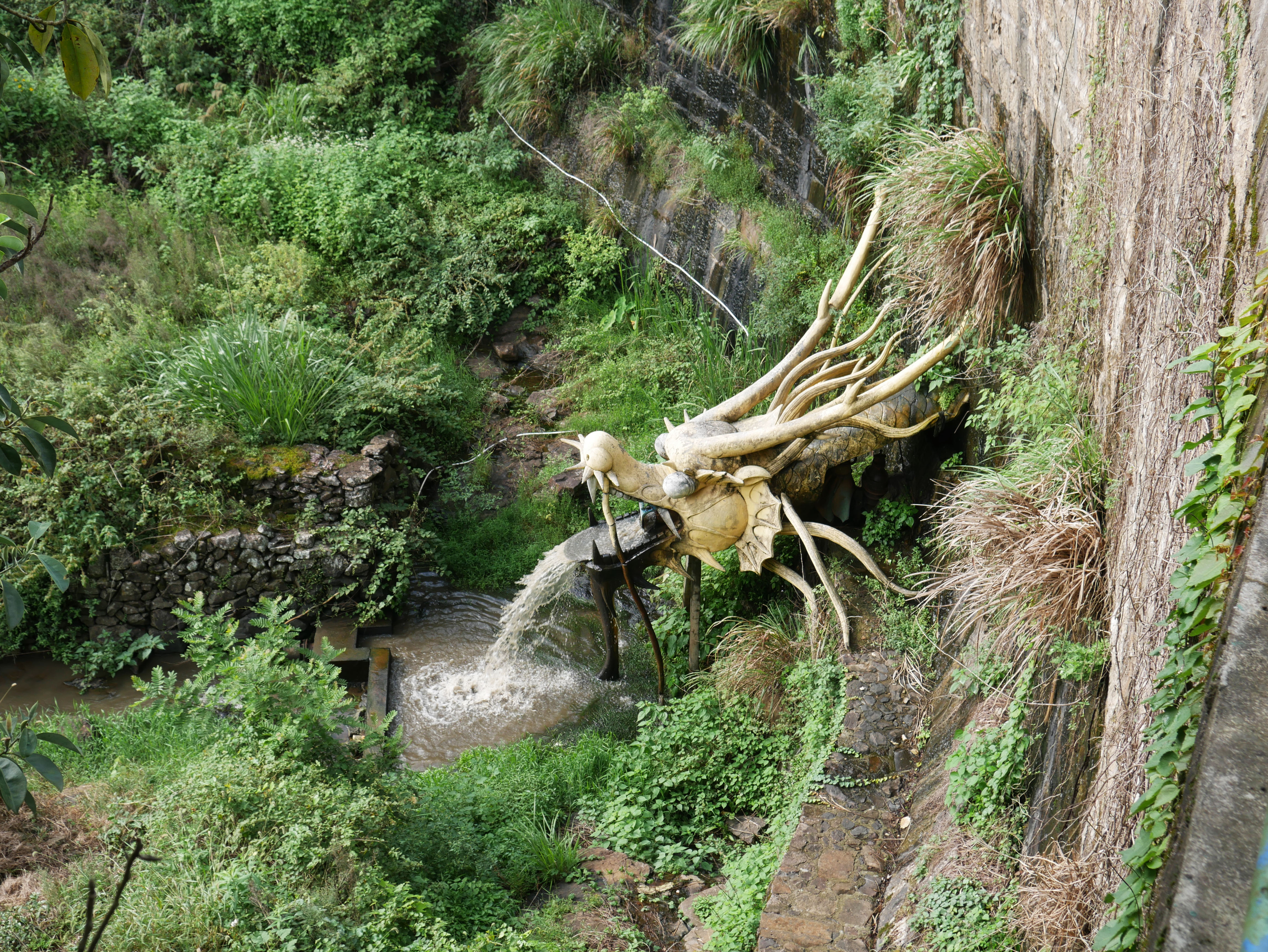 WulongGorgeFootbridgeDragonMouth.JPG