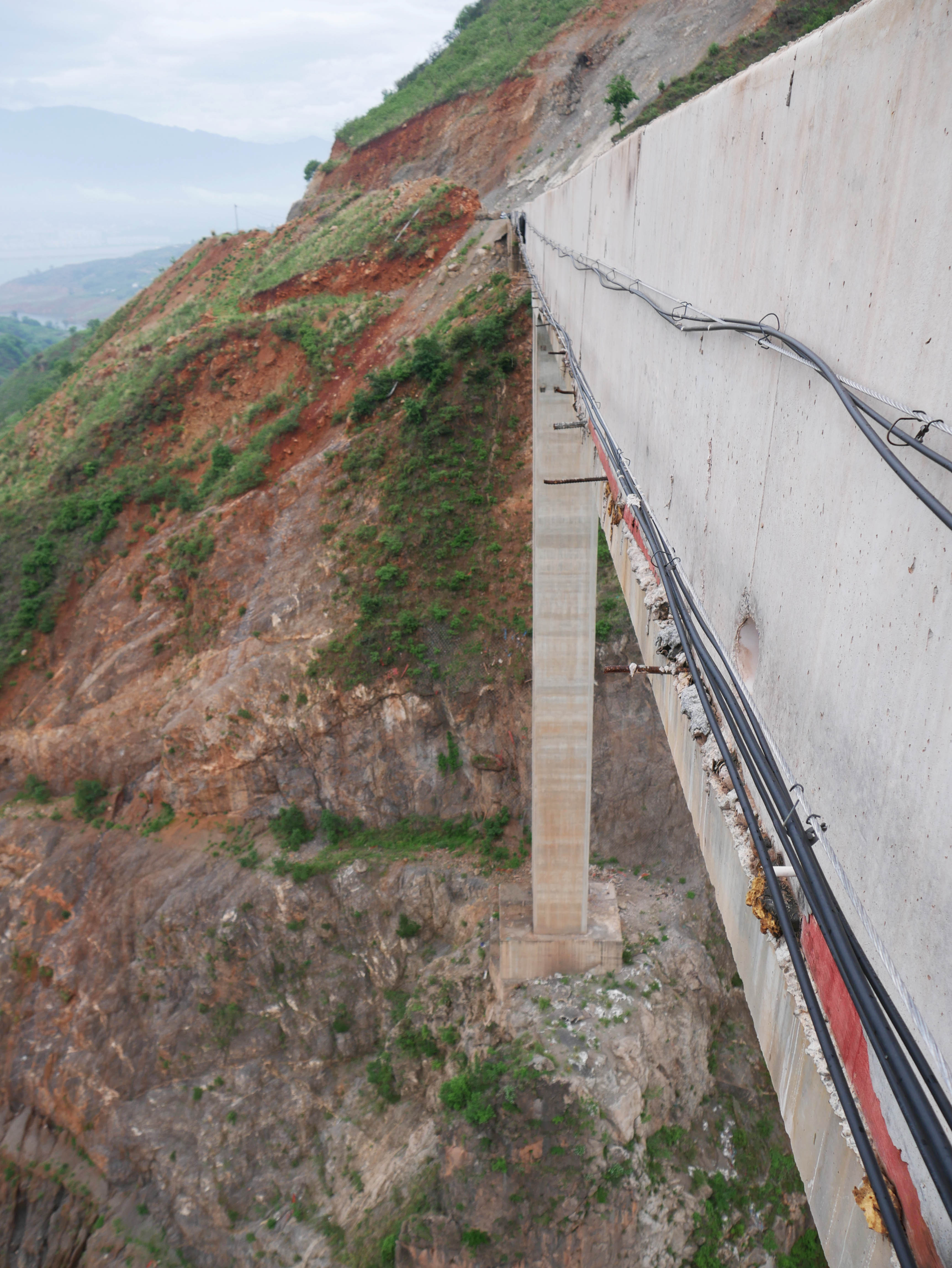ZhiluOnePierSlope.JPG