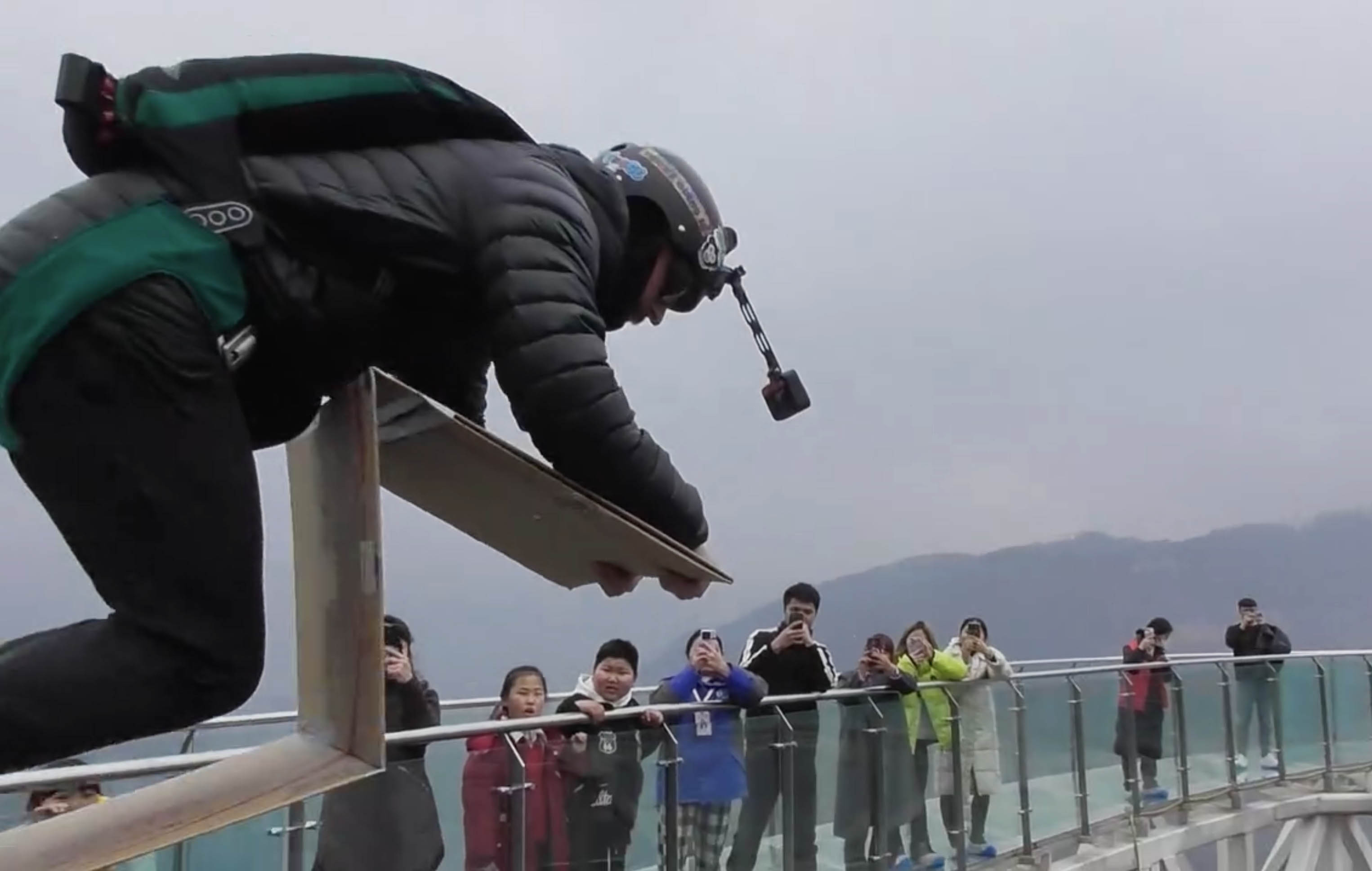 Nizhuhe BASE 2025 jumper3.jpg