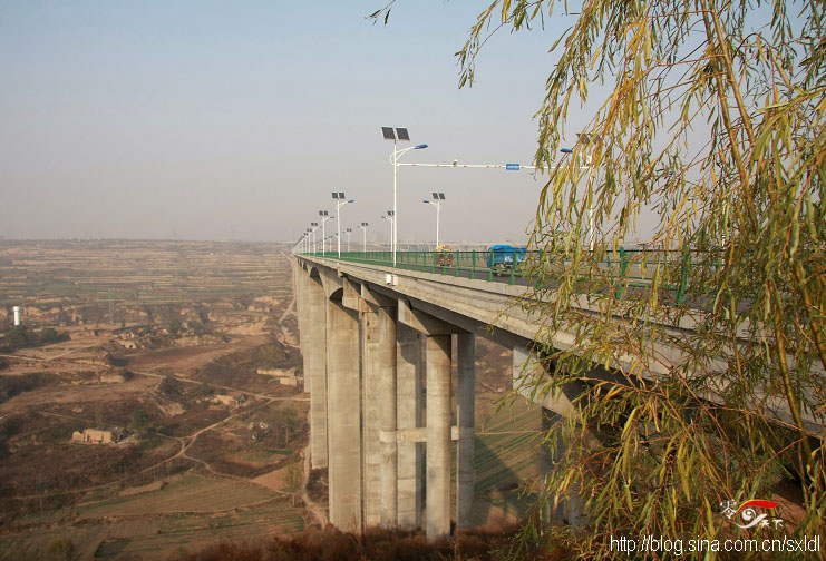 Yuhuangge bridge 2.jpg