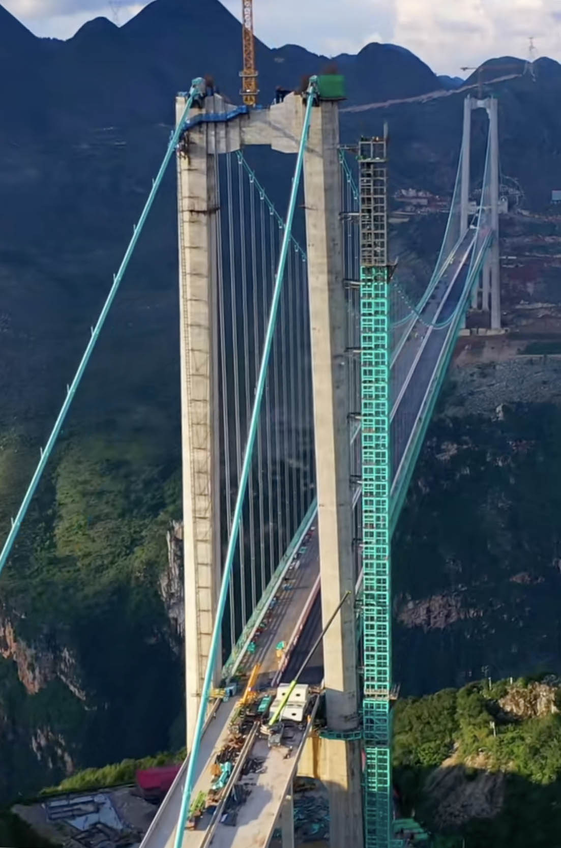 HuajiangGreenElevator.jpg
