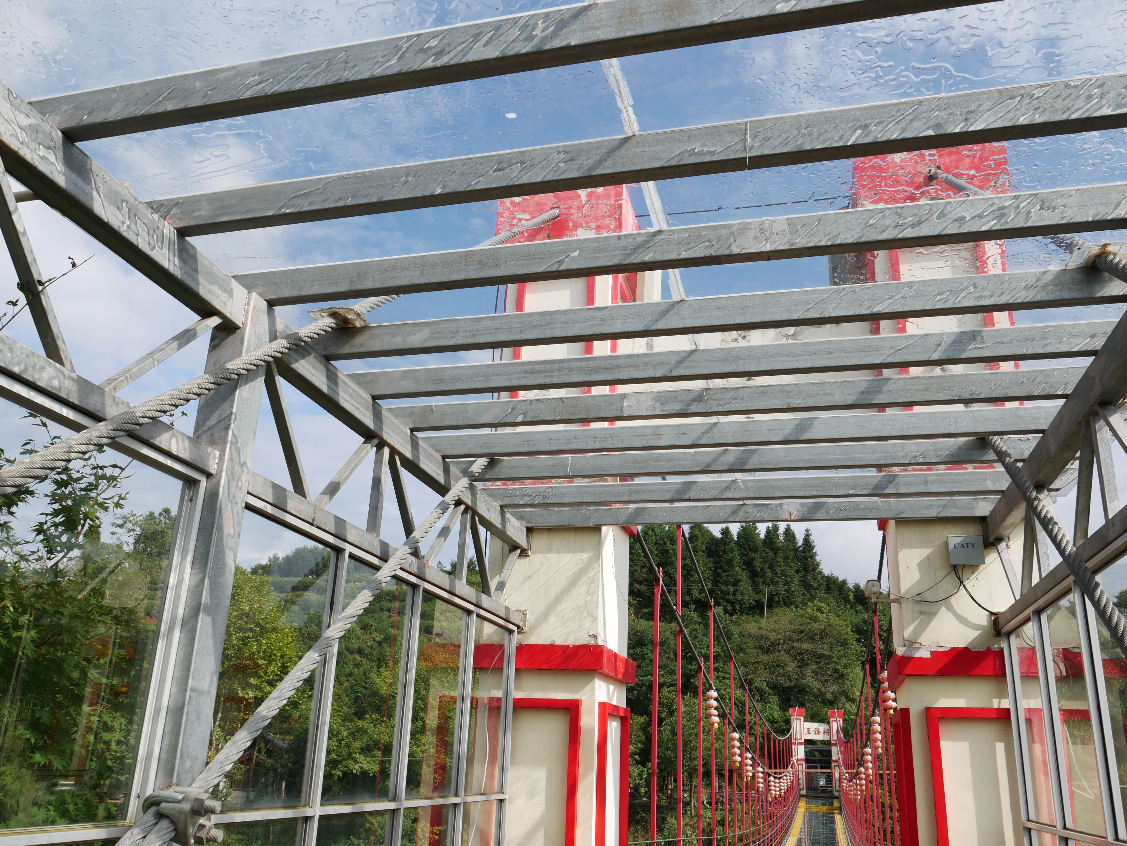 WulongGorgeFootbridgeTowerRoof.JPG