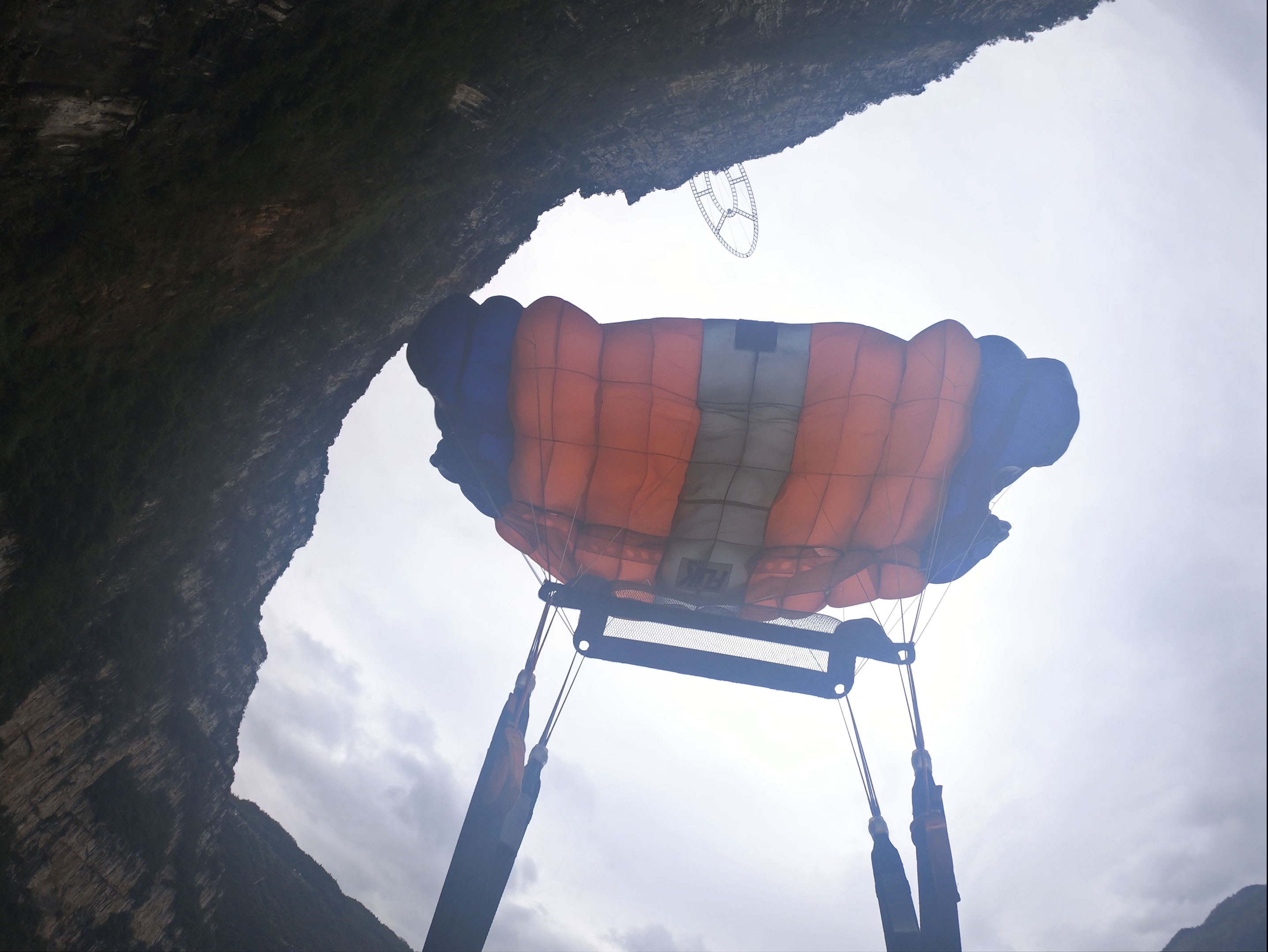 NizhuheParachuteSky.jpg