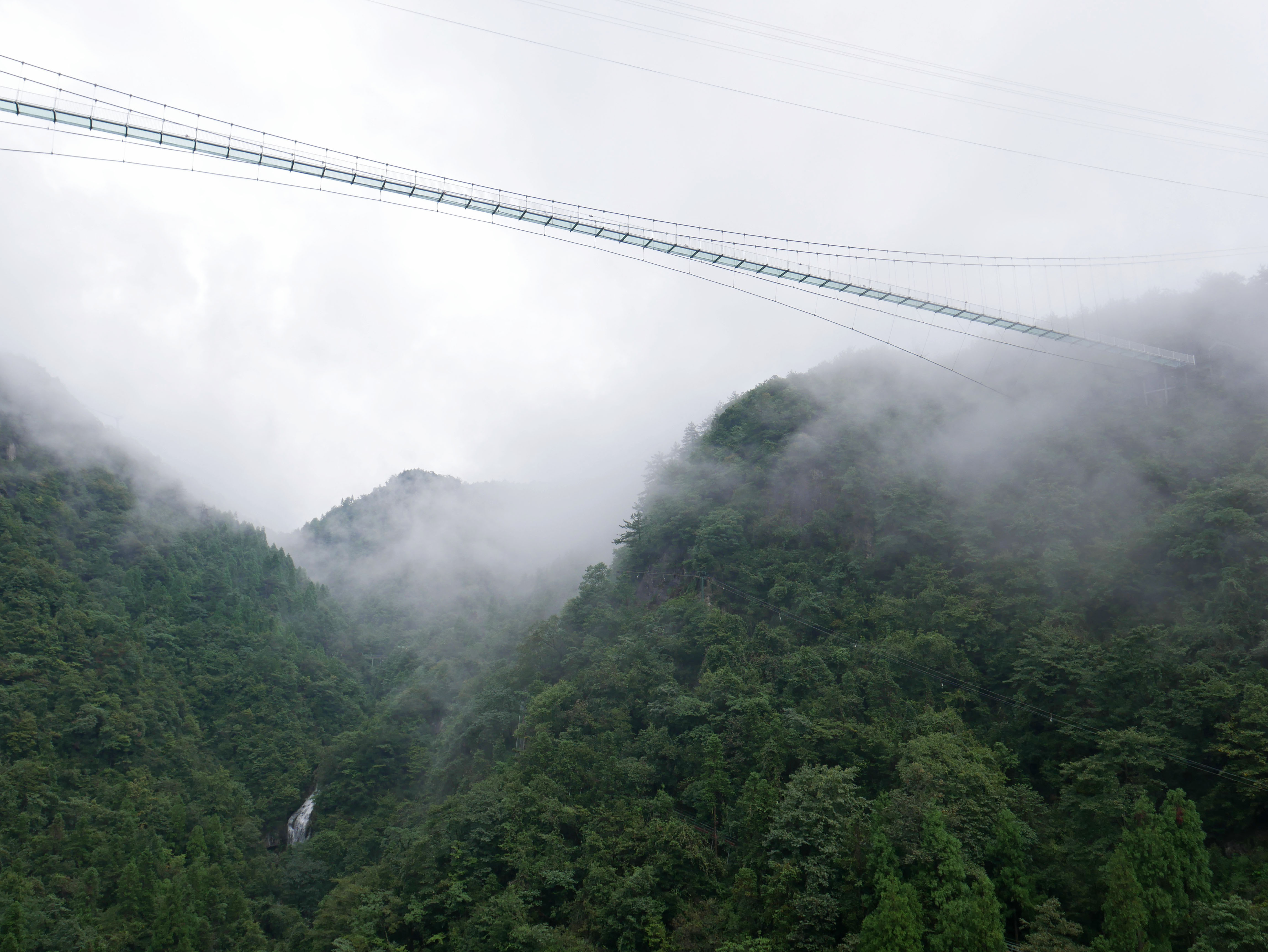 LingjiangyuanFootbridgeCloudyValley.JPG