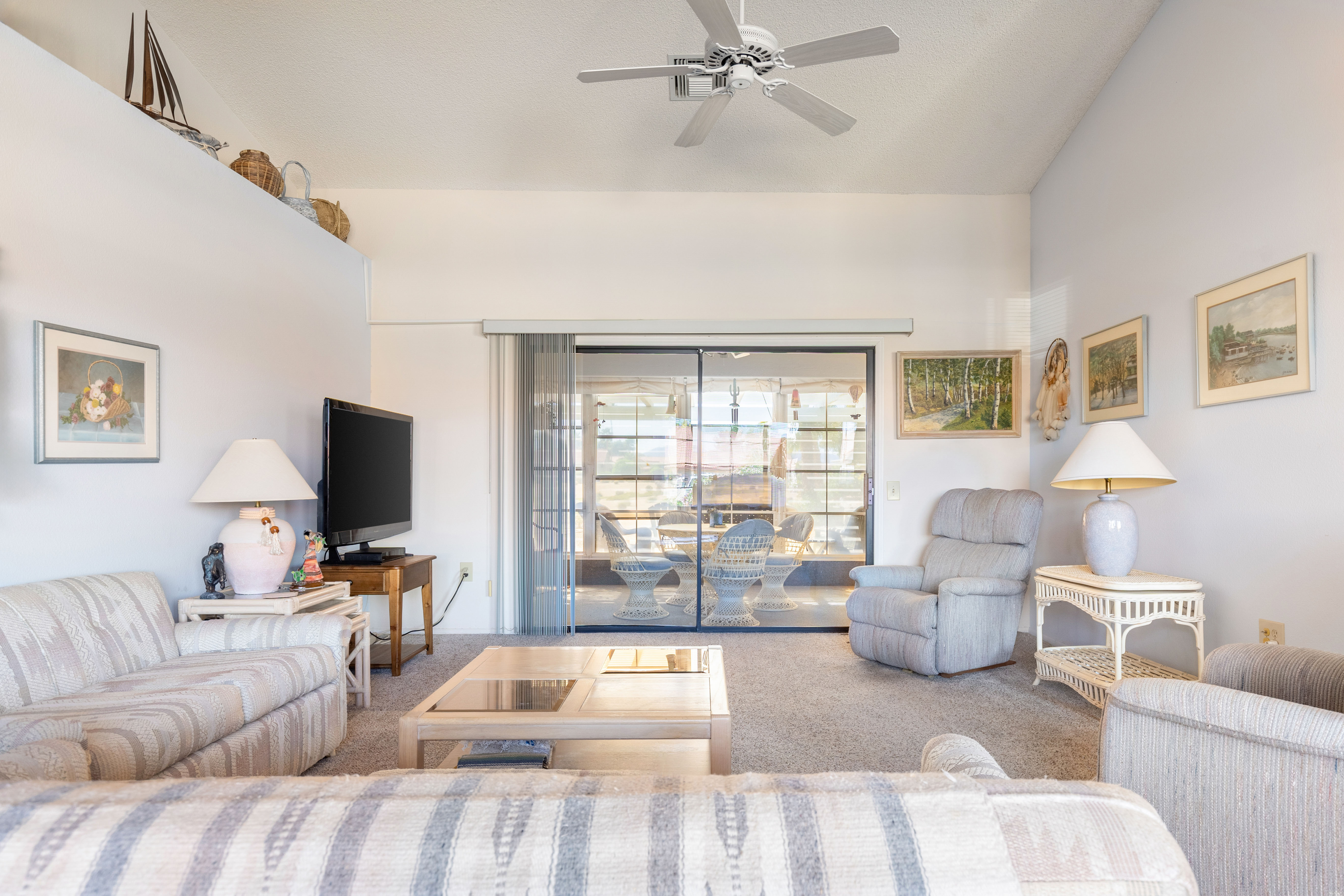 Real Estate Shoot Fri Mar 6 LivingRoom6.jpg