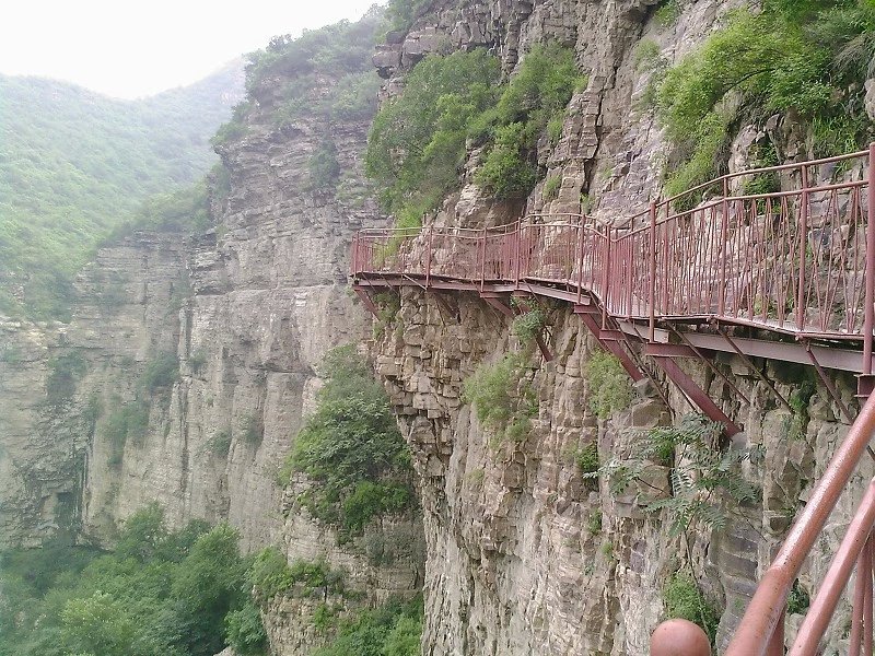 File:RedFlagCanalCliffwalk.jpg