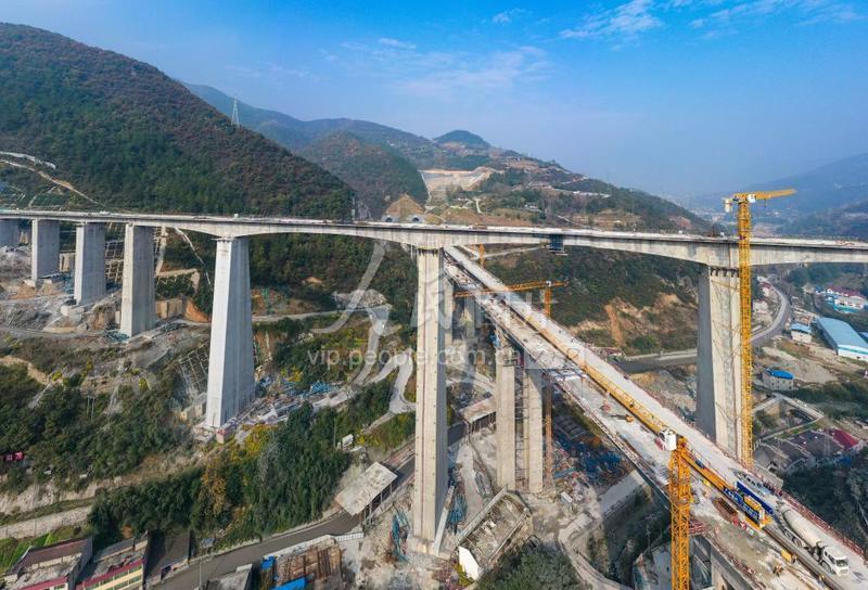 File:Lianghekou Railway2.jpg