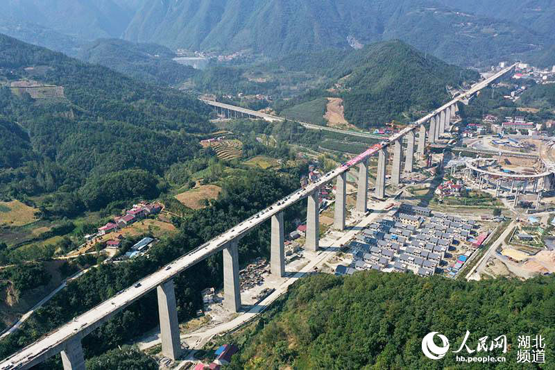 File:Tianchi Railway3.jpeg