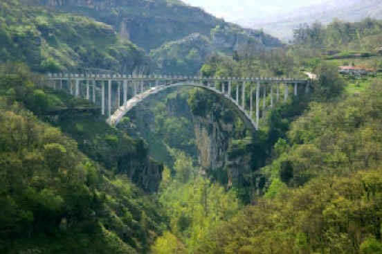 File:SallePonte90mtrs copy.jpg