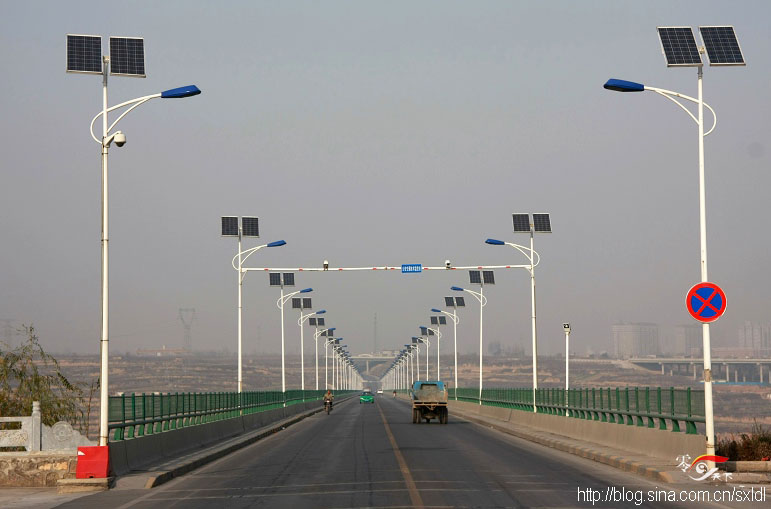 File:Yuhuangge bridge deck.jpg