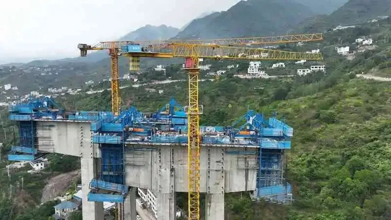 File:Hongshiyan YellowCrane.jpg