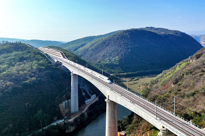 File:Nanpanjiang Railway Bridge MimengTrain.jpg