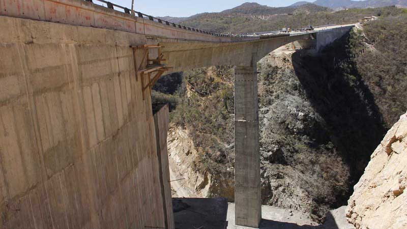 File:Puente HorganalKm53 orKm670.jpg