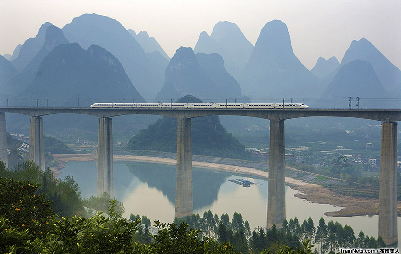 File:XingfuyuanRailwayView.jpg