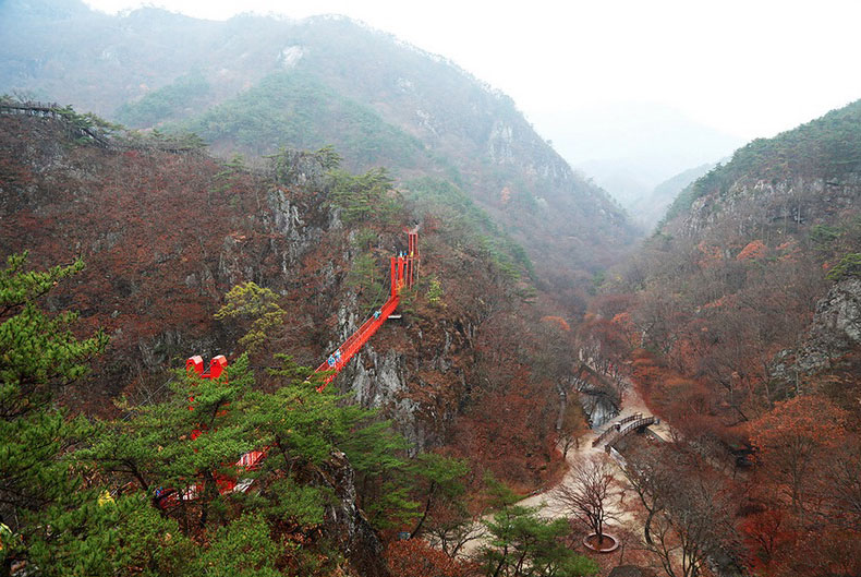 File:Gangcheonsan Park FootbridgeValley.jpg