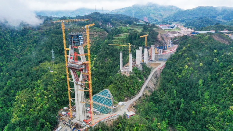 File:GaolingtouTowerCranes.jpg
