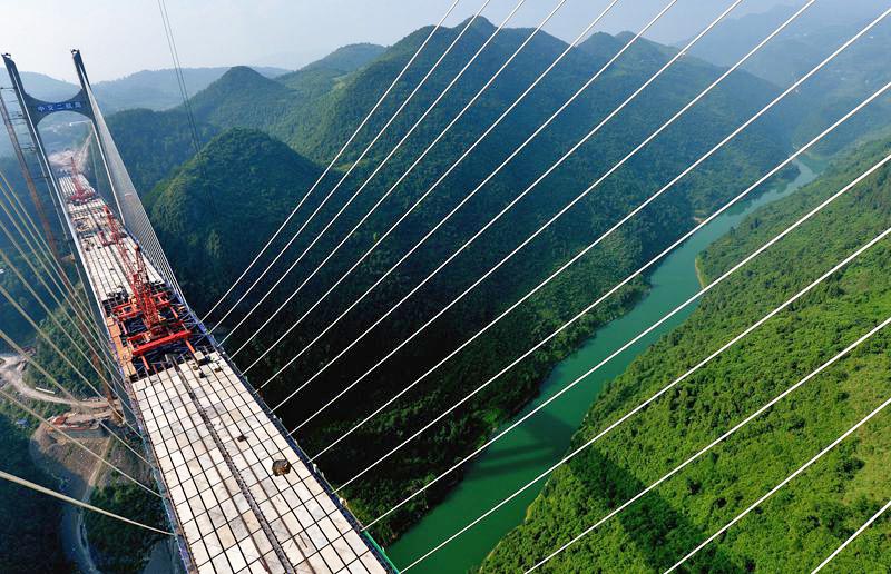 File:ZhongjianheCables&NewDeck.jpg