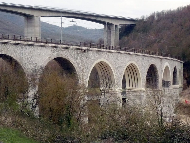 File:FerrataViadotto&Railway.jpg