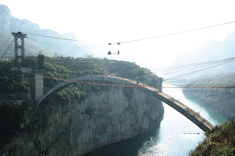 File:Wujiang bridge Haima closure in 20150112(main span 180m arch).jpg