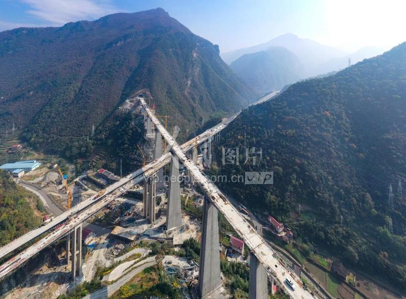 File:Lianghekou Railway5.jpg