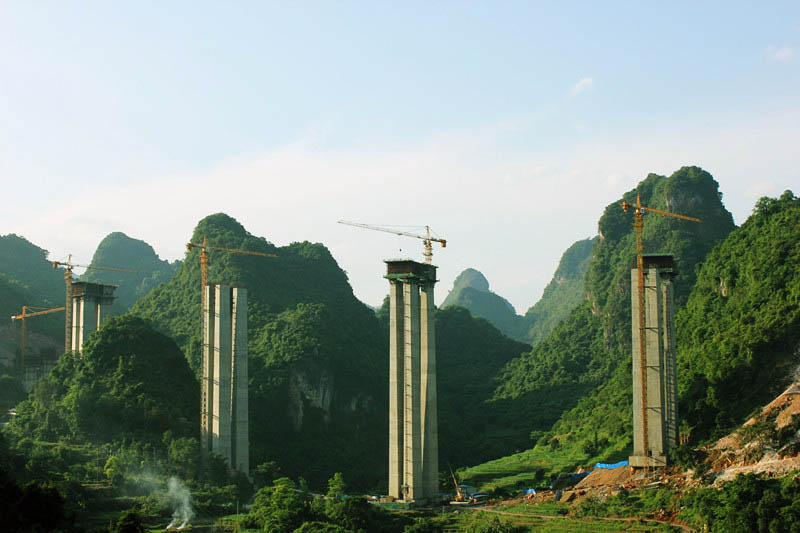 File:GulongshanPiers2.jpg