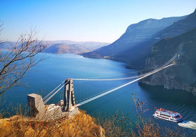 File:Huanghe Sanxia Glass FootbridgeProb330mtrSpan.jpg