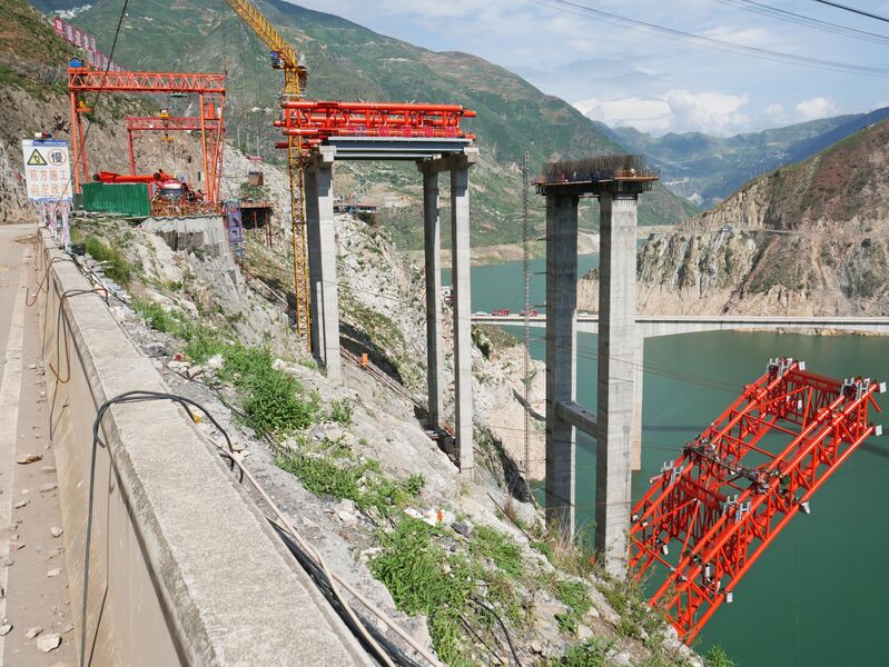 File:LiutongheSouthApproachPiers.JPG