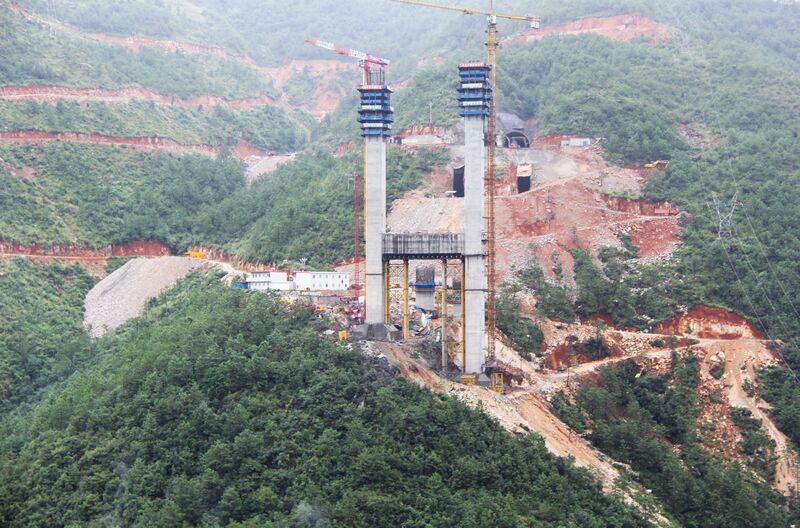 File:PuliEastTowerLonglensView.jpg