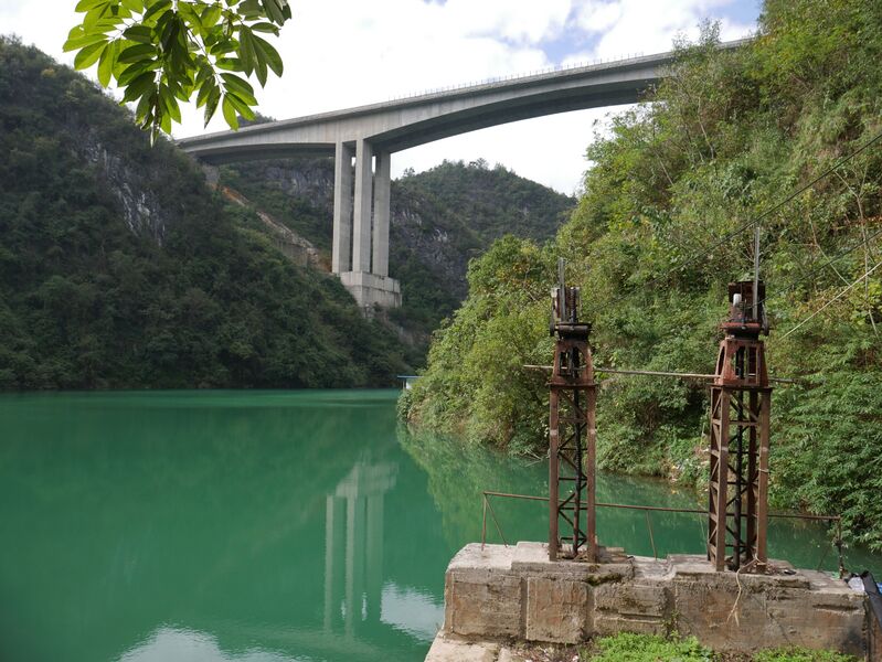 File:FengleheTreeLake.JPG