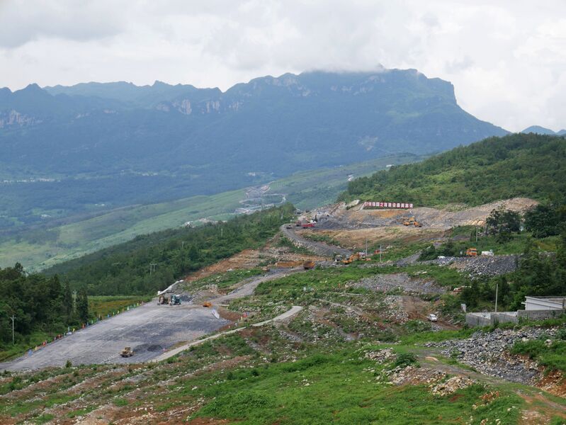 File:TianmenApproachRoadWest.JPG