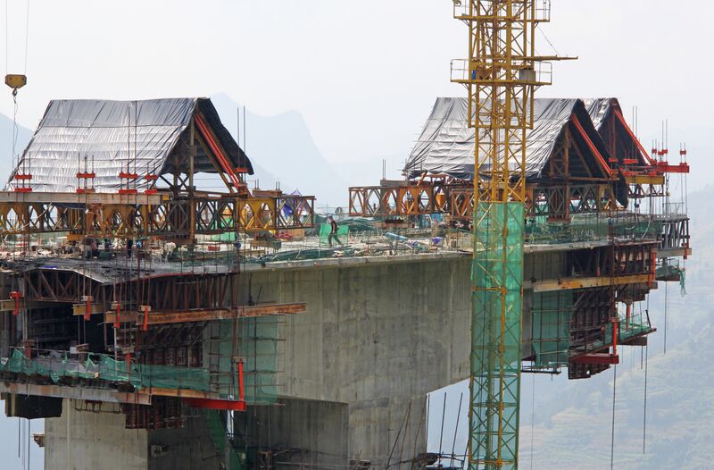 File:XiaowanNearPuliCenterLonglens.jpg
