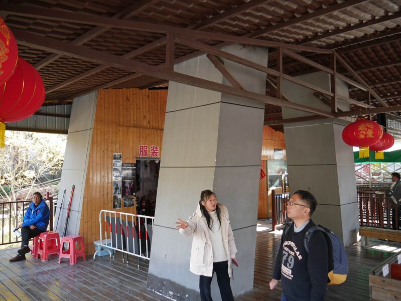 File:Yunzhiduan Glass FootbridgeTowerBase.JPG