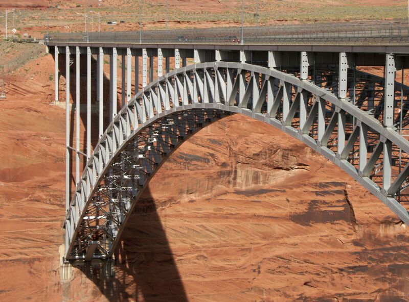 File:GlenCanyonDamBridge107.jpg
