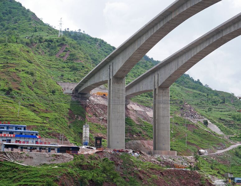 File:Meiguhe4BridgePiers.JPG