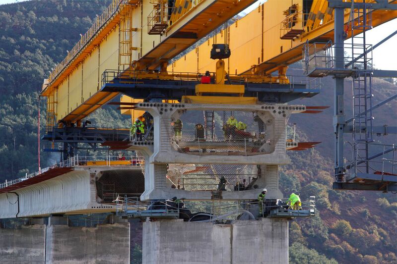 File:5 segment erection.JPG