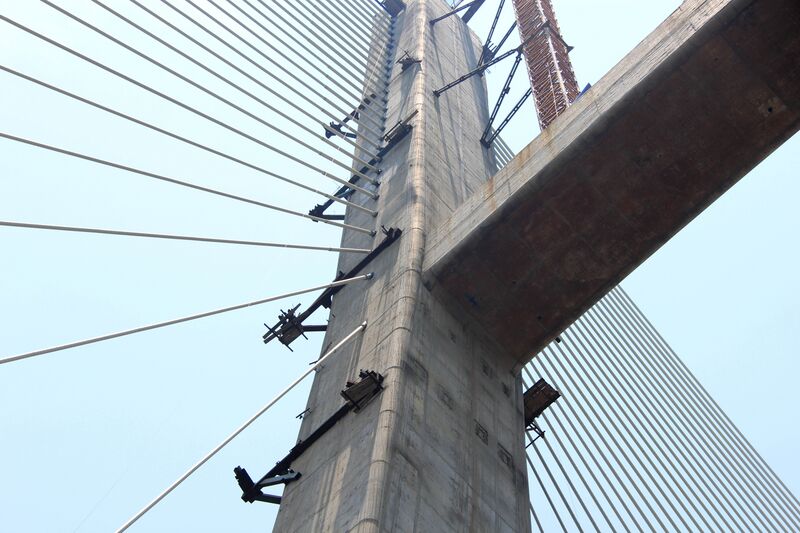 File:BeipanjiangDugeConstructionTowerCables.jpg