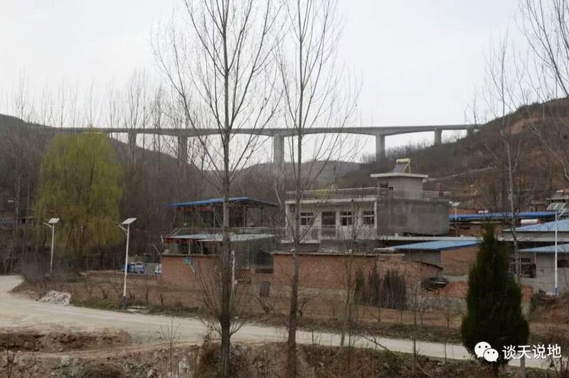 File:G65W Wangjiahe Bridge sideview.jpg