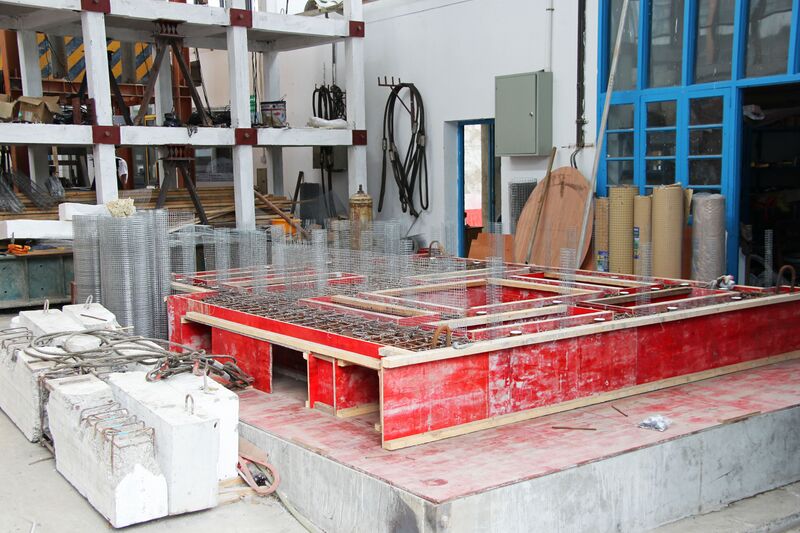 File:2TongjiShakeTable.jpg