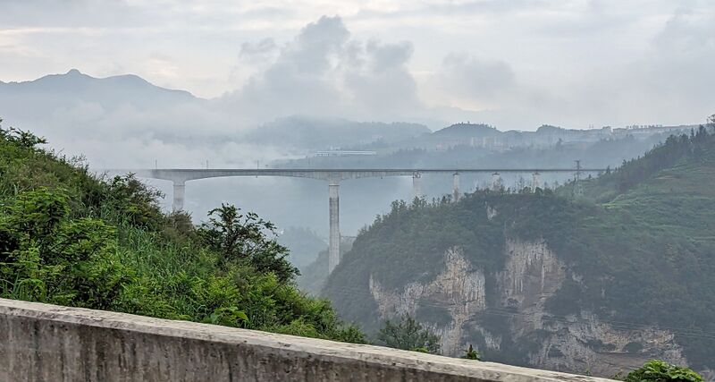 File:YudongheRailwayCloudy.jpg