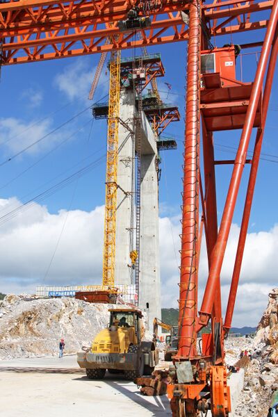 File:Dimuhe2014&Crane.jpg