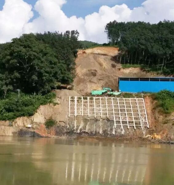 File:LancangjiangYulinSlope.jpg