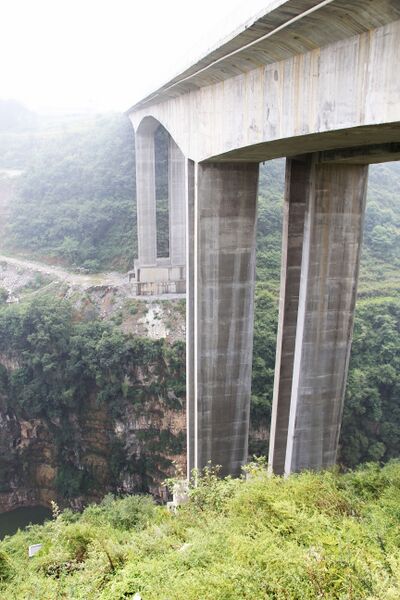 File:LuojiaoheBeamPiers.jpg
