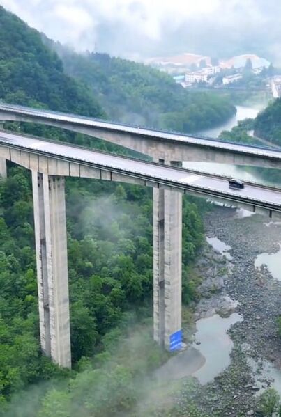 File:MozitanRiver.jpg