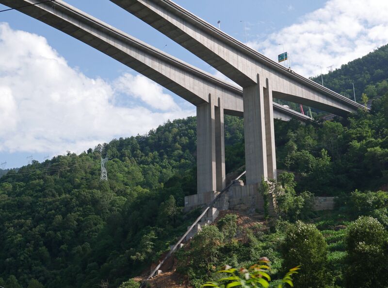 File:QinghengBlueSky26.JPG