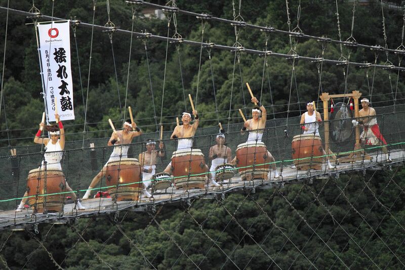 File:TaniseDrummers.JPG